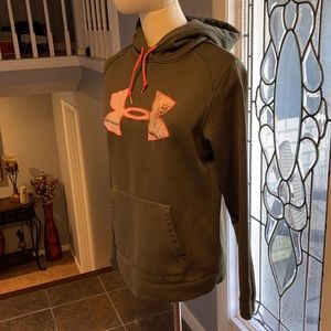 Under Armour hoodie (semi fitted )